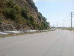 Kemer Yoluna Korkuluk Yapılıyor