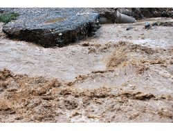 Fatsa'da Aşırı Yağmur Irmağı Taşırdı, Köprüler Yıkıldı, Bir Araç Kayboldu