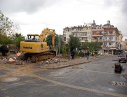 Manavgat Belediyesi, Şehrin Estetik Dokusunu Bozan Binaları Yıktırıyor