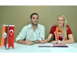 Galatasaray Daikin'de Dobriana Rabadzhieva'nın İmza Töreni Yapıldı