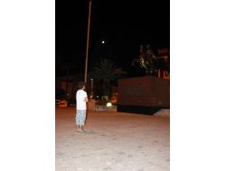 'DURAN ADAMLAR' 3 SAAT DURABİLDİ