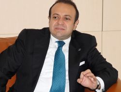 Bağış: Chp Genel Merkezi'nde Duran Adam Çok Var