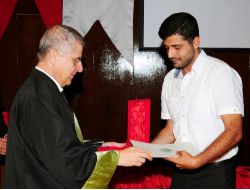 İlahiyat Fakültesi'nde Mezuniyet Coşkusu Yaşandı