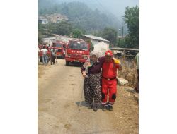 Aydın'daki Yangın Yerleşim Alanlarını Tehdit Etmeye Başladı