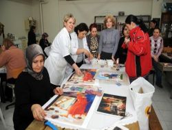 Nilüferli Kadınlar, Ürettikleri Ürünleri Satarak Öğrencilere Burs Ve Engelli Kadınlara Fgeçim Kaynağı Oluşturuyor