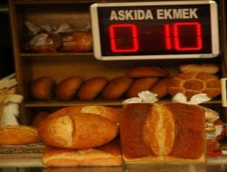 Ramazan'da Yoksullar Pideyi Askıdan Yiyecek!