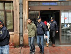 Bayrak İndiren Örgüt Yandaşları Binlerce Lirayla Yakalandı