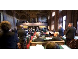 "Alkol Yaşının Yükseltilmesi Aşırı Alkol Tüketen Gençler İçin İyi Bir Çözüm"