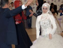 Çadır Kentte Tanışan Çift, Elbistan'da Evlendi