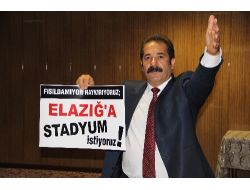 Elazığ'da Duran Adam Protestosu