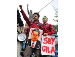 Endonezya'da Sübvanse Benzine Zam Yapıldı