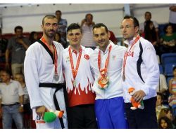 Akdeniz Oyunları'nda Tekvando Artı 80 Kiloda Ali Sarı Altın Madalya Kazandı