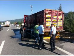 Hareket Halindeki Tır'ın Dorse Lastikleri Alev Aldı