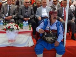 Çiçek: Pir Sultan'ın, Aşık Veysel’in Söylediği Hep Birlik, Huzur, Kardeşliktir