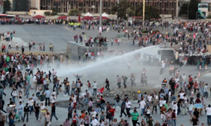 Taksim'de müdahale başladı