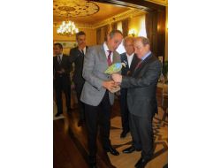 Vali Öztürk’ten İş Dünyasına: Sosyal Sorumluluk Projelerine Katılın