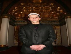 Rüyasında Ulu Cami'de Müezzinlik Yaptığını Gören Hakkarili Gencin Hayalini, Bursa Müftülüğü Gerçekleştirdi