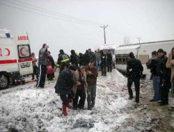 Başkent'te Buzlanma Sonucu Kontrolden Çıkan Otobüs Devrildi: 15 Yaralı