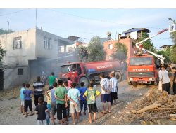 Kozan'da Samanlık Yandı