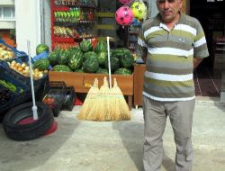 Hırsızlarla Başedemeyince Dükkanı Taşımak Zorunda Kaldı