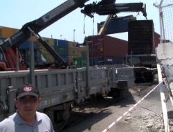 YÜK TRENİ TIR'I BİÇTİ: 1 ÖLÜ