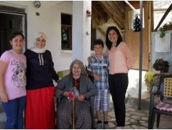 Öğrencilerden Yaşlı Ve Hastalara Ziyaret