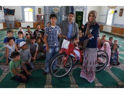 Kur'an Kursu Öğrencilerine Bisiklet Hediye Edildi