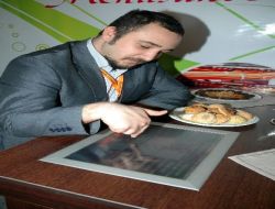 Siparişini Masadaki Ekrandan Verecek Müşteri, Yemeğinin Yapılışını Da İzleyecek