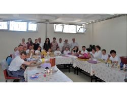 Engelliler, El Sanatı Öğreniyor