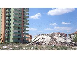 Sincan’da 10 Katlı Boş Bina Çöktü