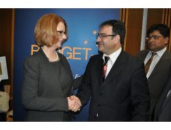 Avustralya'da Hükümet Düştü, Kadın Başbakan Siyasete Veda Etti