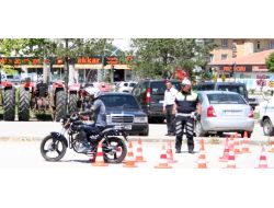 Motosiklet Sürücülerine Güvenli Sürüş Teknikleri Anlatılıyor