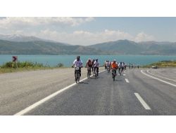Pedal Pedal Van Gölü’ne Dikkat Çekecekler