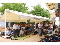 Torbalı Belediyesi'nden Cemaate Gölgelik Jesti