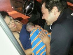 İspanyol Polisi Havalimanında Doğum Yaptırdı