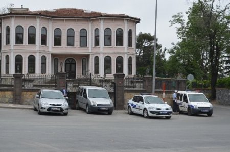 BAŞBAKAN TATİLDE İDDİASI