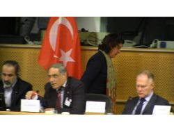 Suriye'deki Drama Dayanamayan Flautre, Gözyaşları İçinde Salonu Terk Etti