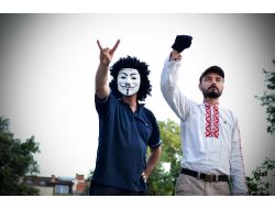 Bulgaristan'daki Hükümet Karşıtı Protestoda 'Duran Adam' Yumruğunu Sıktı