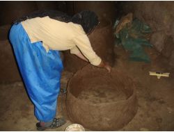 Güroymaklı Kadınlar Ekmeklerini Çamurdan Çıkarıyor