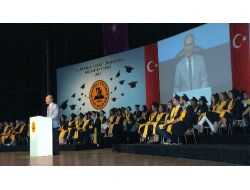 İstanbul Ticaret Üniversitesi Öğrencilerinin Mezuniyet Sevinci