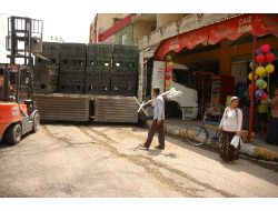 El Freni Çekilmeden Park Edilen Kamyon İşyerine Girdi