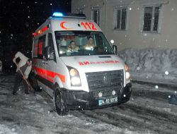 Kar ve Buzlanma Nedeniyle, Ambulans ve Polis Otoları Ara Sokaklarda Mahsur Kaldı