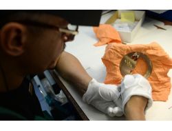 2014 Soçi İçin Olimpiyat Madalyaları Hazırlayan Firma Kapsını Basına Açtı