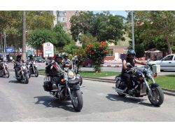 Motosikleti En Yavaş Kullanan Kask Ödülünü Kaptı