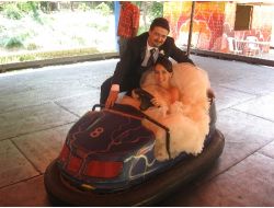 Damatla Gelinin Arabasına Çarpmak İçin Yarıştılar