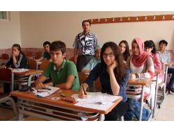 Okullar Tatile Girdi Ama Onlar Günde Hala 7 Saat Ders Çalışıyor (Özel)