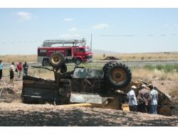 Şarampole Düşerek Alev Alan Biçerdöverle Birlikte 3 Dönüm Ekili Alan Yandı
