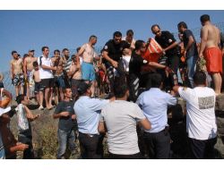 Denizde Boğulma Tehlikesi Geçiren Çocuğu Kurtardı, Hayatını Kaybetti