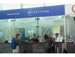 PİLOT ZEHİRLENDİ UÇUŞ İPTAL OLDU