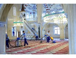 Camiler Ramazan’a Gül Kokusuyla Hazırlandı